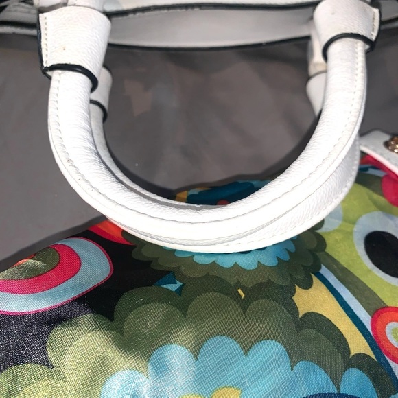 white perforated faux leather tote bag purse with floral snap in bag - Picture 11 of 12